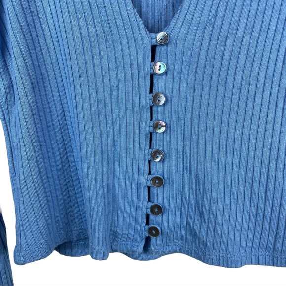 Reformation Gellar Button Front Long
Sleeve Ribbed Knit Top Parisian Blue. - Picture 11 of 15